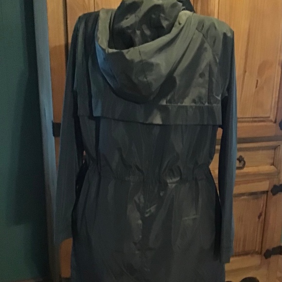 Hooded Raincoat Windbreaker Size 16-18 - Picture 10 of 10